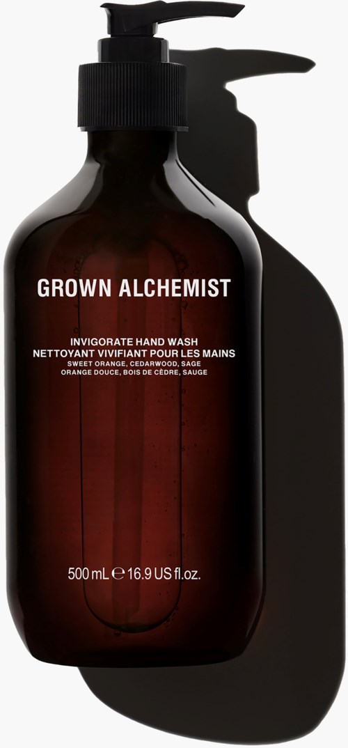 Bruine pompflacon handwas, witte tekst en schaduw, labeled Grown Alchemist. 500ml.