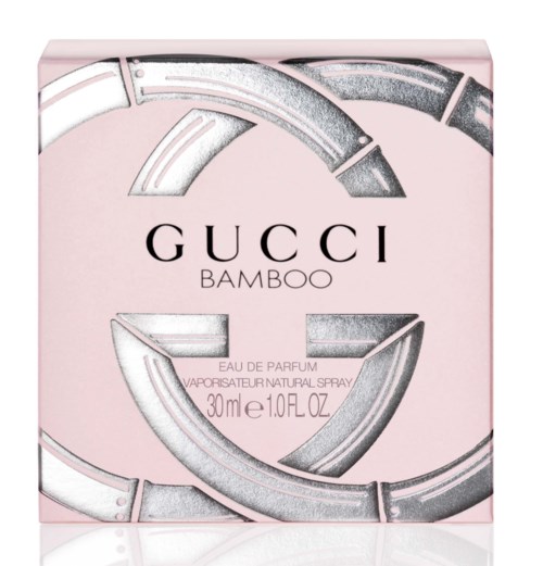 Een licht roze doos met het GUCCI-logo, het woord 'BAMBOO' en zilveren bamboe-ontwerpselementen.