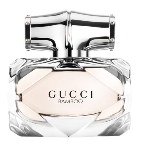 Een heldere glazen parfumfles met een zilveren dop, gemarkeerd 'GUCCI BAMBOO', heeft een elegant ontwerp.