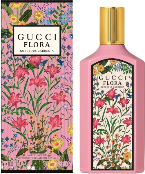 Bloemenontwerp met roze, blauwe en gele bloemen op roze achtergrond, gelabeld "Gucci Flora" en een roze parfumflesje.