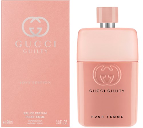 En rosa parfymflaska med silverlock, förpackningslåda med Gucci-logga och orden 'Guilty Love Edition'.