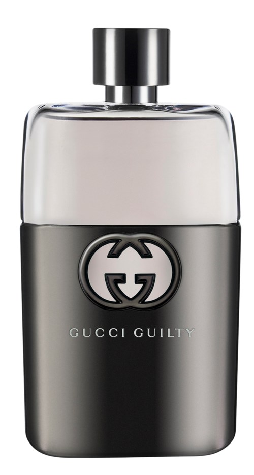 Een parfumfles met een zilveren dop, grijs lichaam en Gucci Guilty-logo op de voorkant.