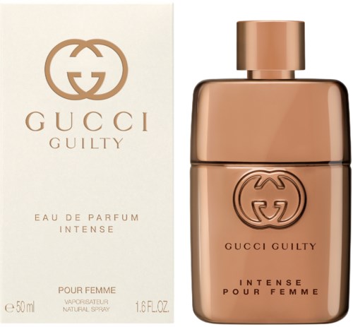 Een parfumfles en een doos voor Gucci Guilty Intense, een vrouwenparfum, in glanzend roségoud.