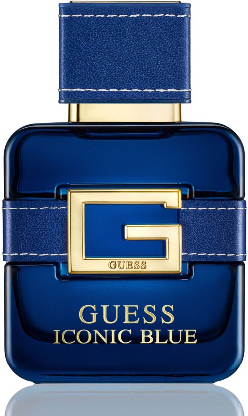En blå parfymflaska med en guldig logga och band, märkt Guess Iconic Blue.
