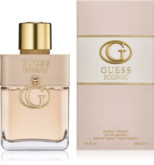 Een parfumfles met een gouden dop en logo, en een bijpassend doosje, in zachte roze en goudkleuren.