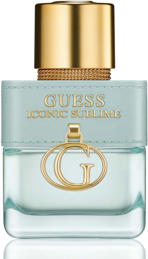 Een flesje Guess parfum met een gouden dop en lichtblauwe label. Het label zegt Guess Iconic Sublime.
