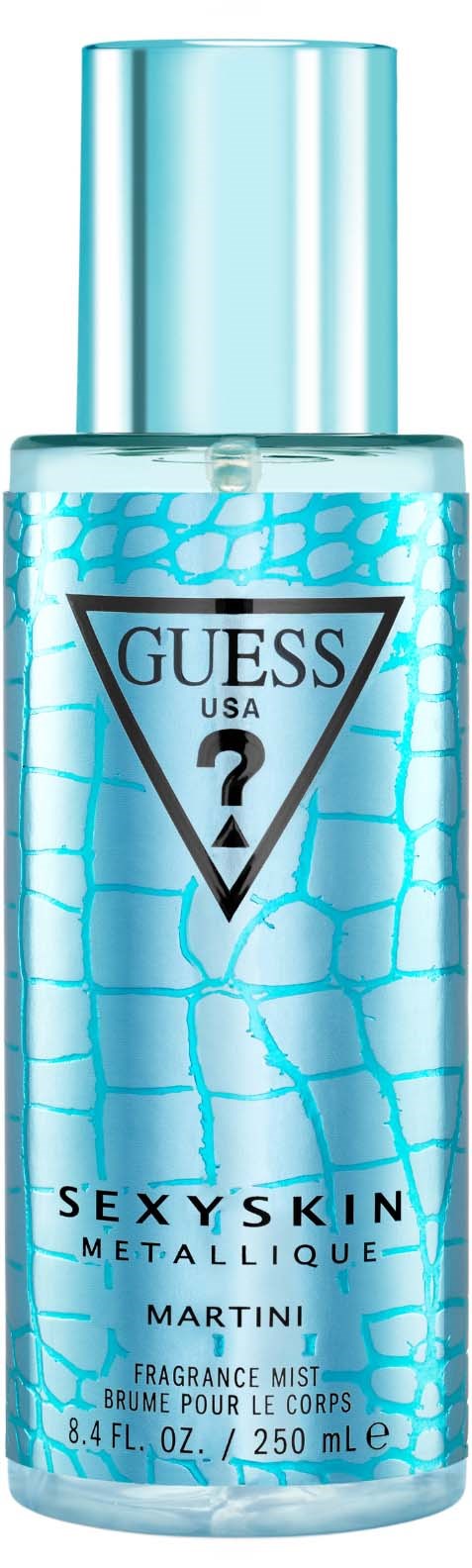 Een hoge, cilindrische fles met lichtblauwe kleur en een glanzende dop. Het is een Guess-parfum genaamd Sexy Skin Metallic.