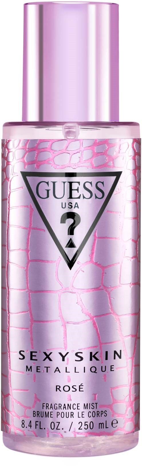 Een roze sprayfles met Guess Sexy Skin Metalique Rose geurstoom, 8,4 fl oz, met glanzende dop.