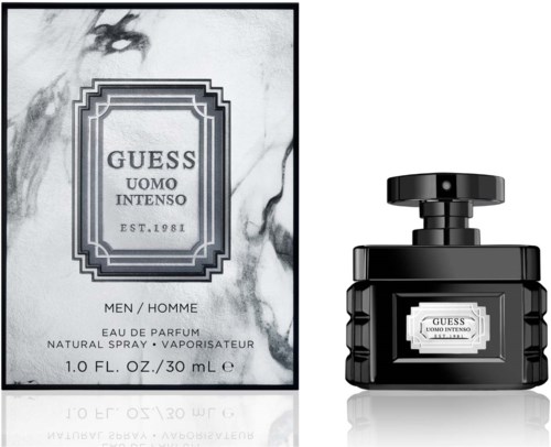 Een parfumfles en doos voor Guess Uomo Intenso, met zwart en goud ontwerp, op een witte achtergrond.