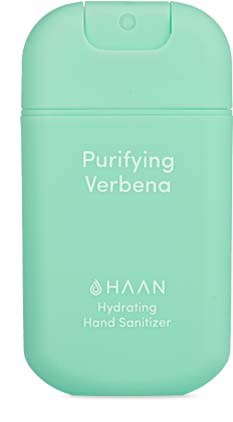 Ein kleiner, mintgrüner Behälter mit der Aufschrift 'Purifying Verbena' und 'Hydrating Hand Sanitizer' von HAN.