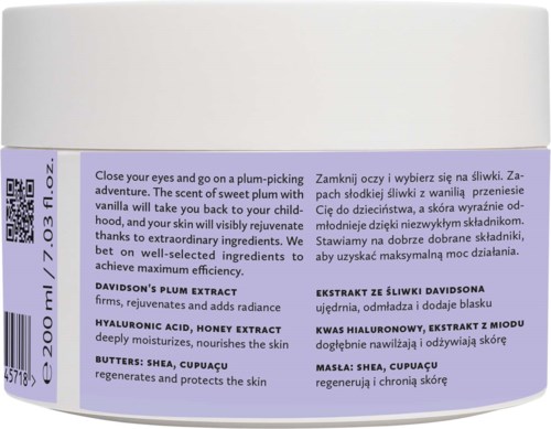 Label describing skincare with plum extract, hyaluronic acid, honey, shea butter, and cupuaçu for hydration and skin protection.