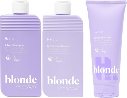 Tre lilla hårpleieprodukter: sjampo, balsam og hårmaske fra Blonde Enriched-serien.