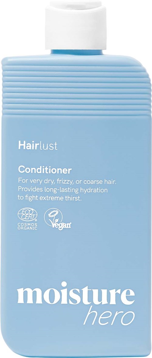 Ljusblå flaska med Hairlust Moisture Hero balsam för torrt hår, med ekologiska och veganska märkningar.