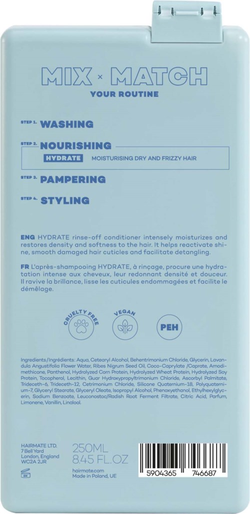 Een lichtblauwe fles met haarverzorgingsinstructies, met stappen voor wassen, voeden, verwennen en stylen.