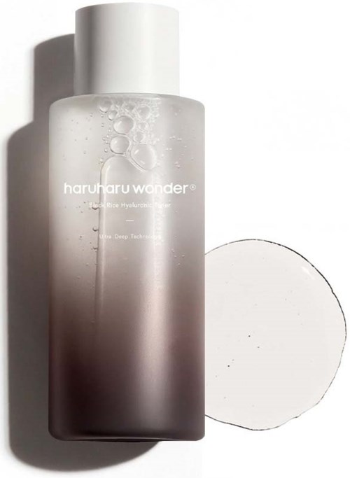 A clear bottle with bubbles labeled 'haruharu wonder' and a round white object next to it.