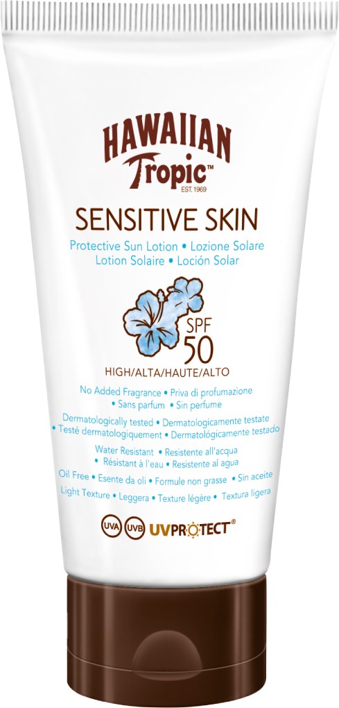 Valkoinen puteli Hawaiian Tropic Sensitive Skin -aurinkovoiteelle, ruskea korkki, sininen kukka, SPF 50 ja UV-suoja-tarroja.
