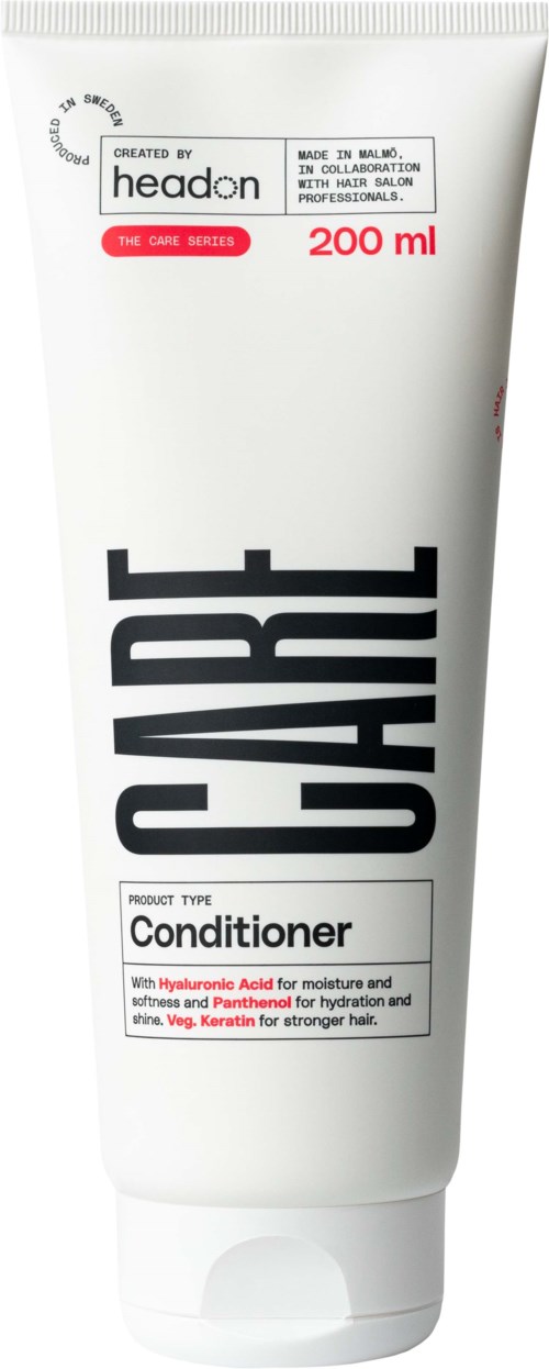 Een witte tube haarconditioner met zwarte en rode tekst, gemarkeerd "CARRÉ" en beschrijft als haarconditioner.