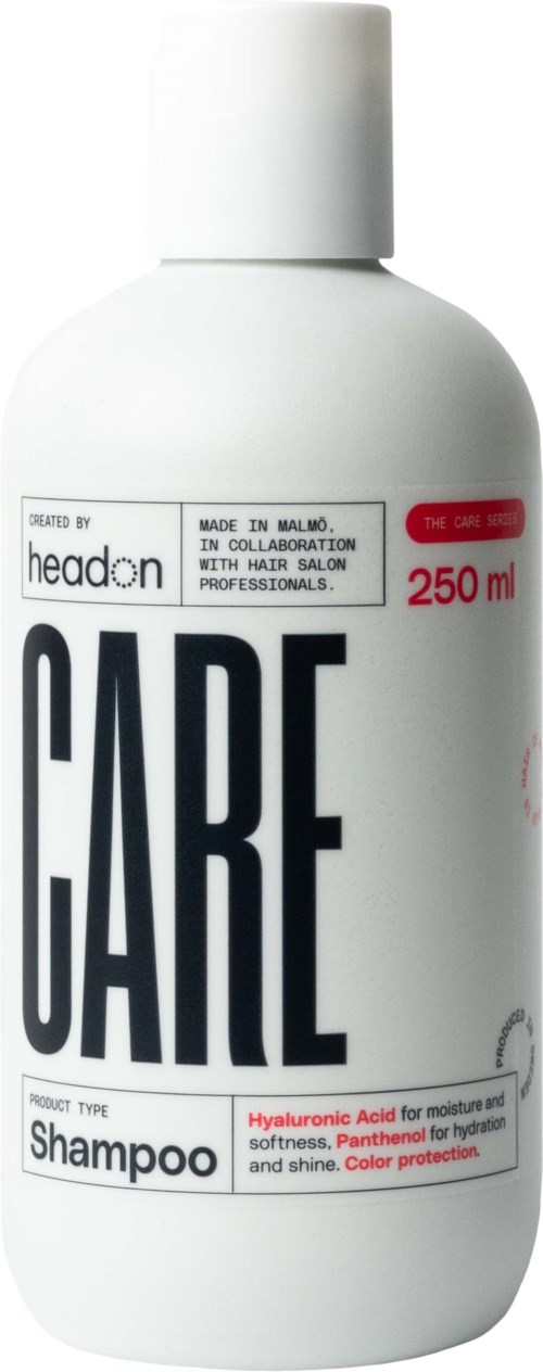 Witte shampoo fles met rode en zwarte tekst, gemerkt 'CARE' en '250 ml'. Vermeldt hyaluronzuur en kleurbescherming.