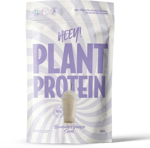Pakkaus merkitty 'Plant Protein' violetilla tekstillä, sisältäen mustikka vanilja makuisen juoman ja lasin proteiinia.