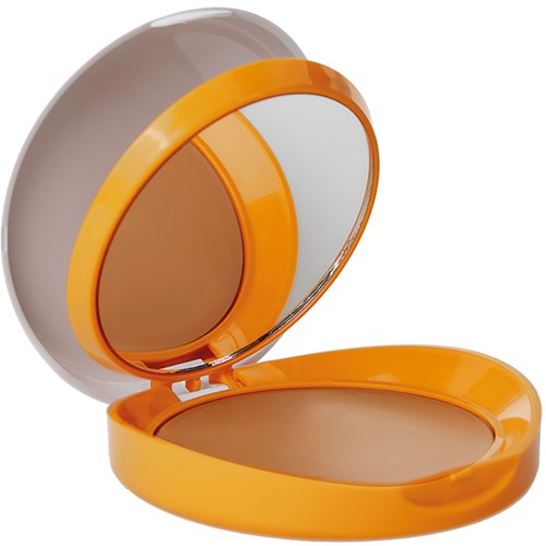 Oranssi meikkipakkaus, avattu peilillä ja puuterilla.