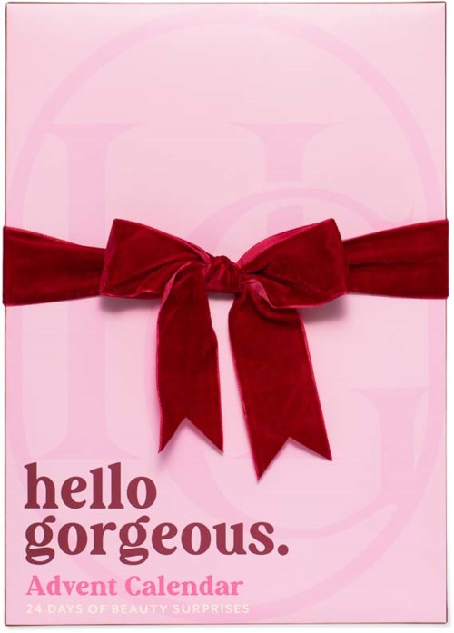 Rosa adventskalender med en röd rosett, märkt hello gorgeous. 24 dagar av skönhetsöverraskningar.