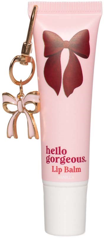 Rosa leppepommetube med stor sommerfugllogo og en sommerfuglsmykke som hengelås.