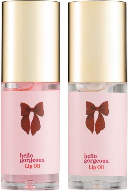To leppepensler med gulllokker, rosa etiketter og en brunt sløyfe-design, merket Hello Gorgeous Lip Oil.