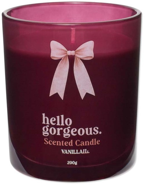 Lilla duftlys i glasskrukke med rosa bånd og hvit tekst, vaniljesmak, 290g.
