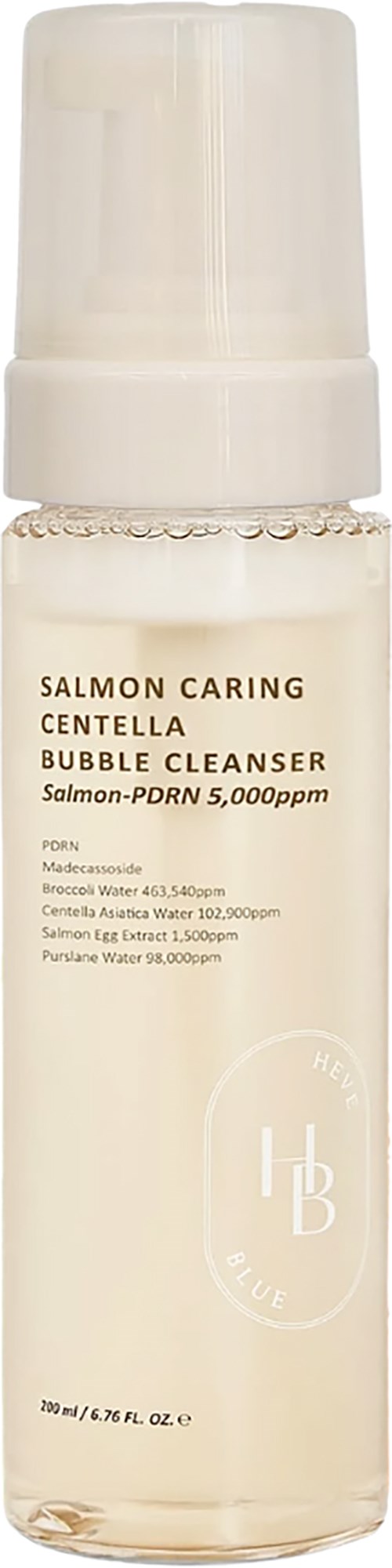 Eine weiße Flasche mit Pumpkopf, gekennzeichnet Salmon Caring Centella Bubble Cleanser, mit Produktdetails und Markenlogo.