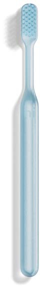 Een blauw-witte tandenborstel met een getextureerd handvat en zachte borstelharen.