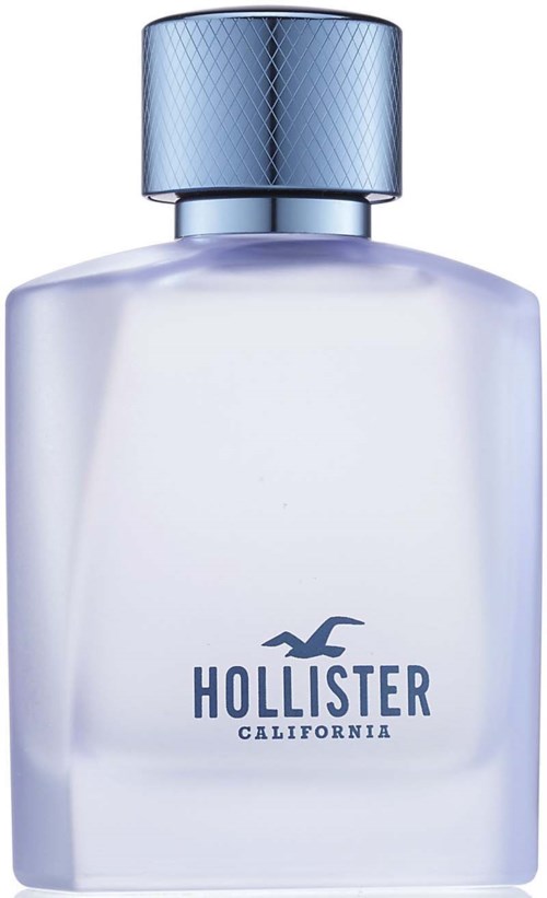 Een witte parfumfles met zilveren dop en blauw logo met de tekst Hollister California.