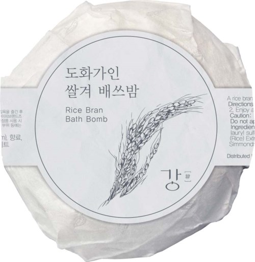 Eine runde Badekugel mit Reis, mit koreanischem und englischem Text und einer einfachen Illustration von Reis. Enthält Produktname und Anweisungen.