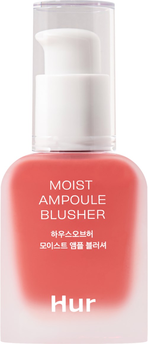 Een perzikkleurige fles met een witte pomp en doorzichtige dop. Het label zegt 'Moist Ampoule Blusher' en 'Hur' onderaan.