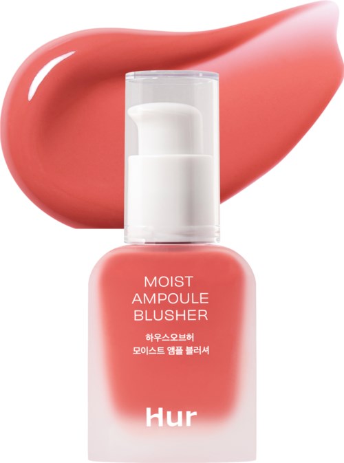 Een fles met de naam 'Moist Ampoule Blusher' en roze crème erboven, toont de naam en beschrijving van het product.