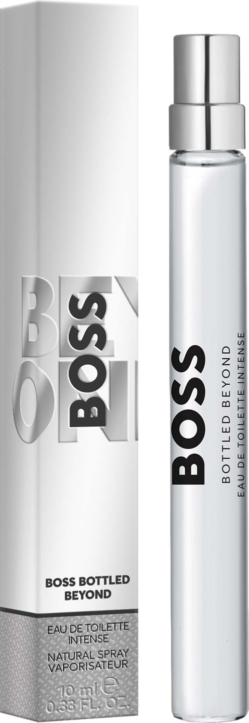 En tunn parfymflaska med vit och silverfärgad förpackning, märkt BOSS BOTTLED BEYOND, med en vit box bredvid.