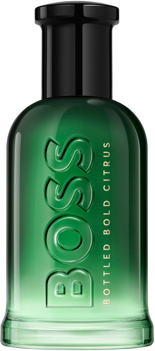 Een groene parfumfles met zwarte dop, met de tekst 'BOSS BOTTLED BOLD CITRUS'.