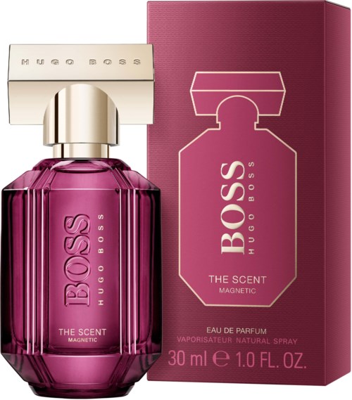 En rosa parfymflaska med guldkapsel och en matchande box, båda märkt 'Boss Hugo Boss' och 'The Scent'.