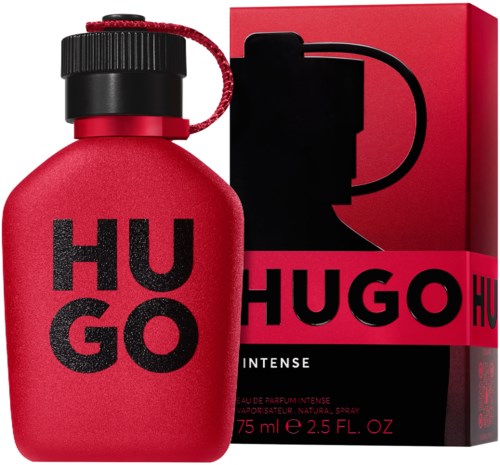 Een rood parfumflesje en doos, beiden met zwarte en rode tekst die "HUGO" en "INTENSE" lezen.