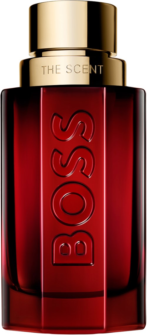 Eine rote Parfümflasche mit goldener Kappe, mit BOSS geprägt und beschriftet 'The Scent'.