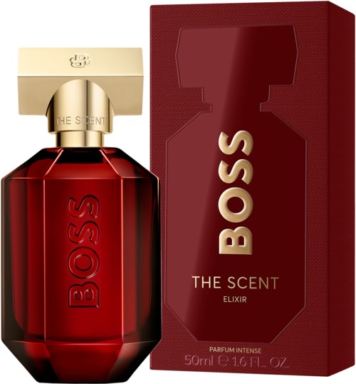 Een rode parfumfles met een gouden dop naast een bijpassend rood doosje, allebei gemarkeerd 'BOSS THE SCENT ELIXIR'.