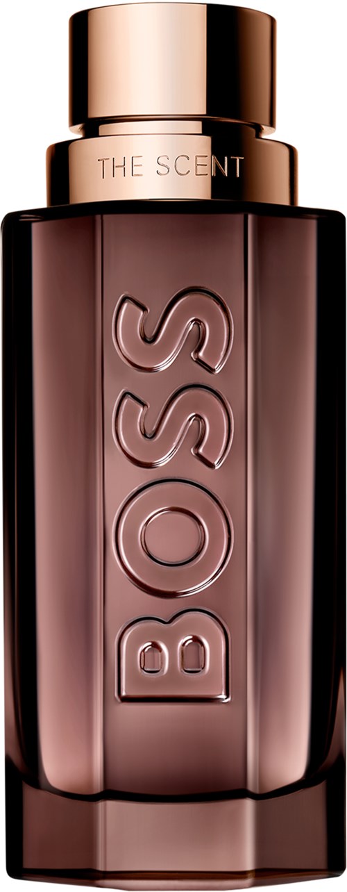 Een grote, donkerbruine parfumfles met "BOSS" gedrukt en een gouden dop met "The Scent".