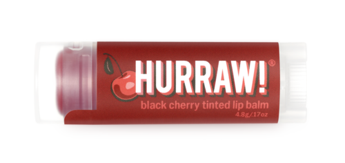 Roter Lippenbalsam mit Kirschenbild, beschriftet 'HURAWI', in einer weißen Tube mit durchsichtigem Deckel.