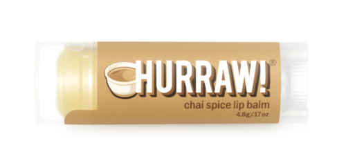 Kleine Tube Churraw! Chai-Gewürz-Lippenbalsam mit beiger Etikett und weißem Deckel.