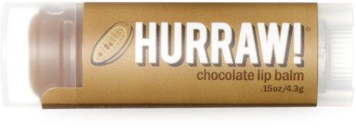 Lippenbalsam in einer Tube mit gold- und weißen Design, beschriftet "HURRAW! chocolate lip balm."