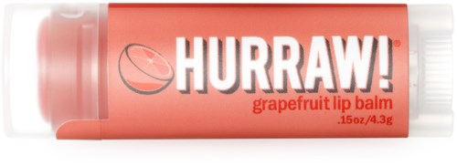 Ein Lippenpflege-Stift mit der Aufschrift 'Hurraw! grapefruit' mit rotem und weißem Design und einer Grapefruit-Illustration.