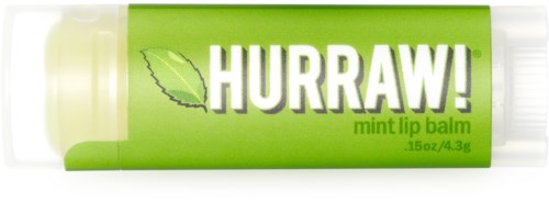 Ein grüner Lippenpflegestift mit dem Text "HURRAW!" und einem Blätterbild, als Minzgeschmack gekennzeichnet.
