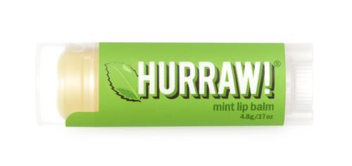Ein grüner und weißer Lippenbalsamstift mit schwarzem Deckel.