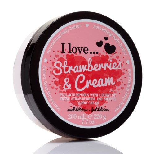 Ein runder Behälter mit "Strawberries & Cream"-Etikett in Pink und Schwarz mit Herzen. Es sagt "Ich liebe" und beschreibt den Duft.