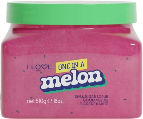 Pinkes Shea-Zuckerpeeling in einem Behälter mit grünem Deckel, bezeichnet als "One in a Melon" und "I Love Melon".