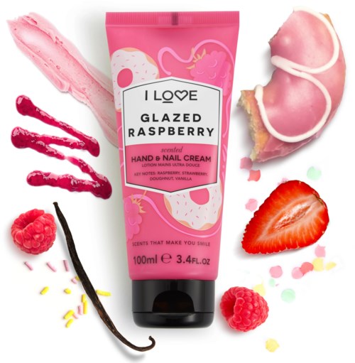 Roze hand- en nagelcrème omgeven door bessen, een ijsje en gekleurde confetti.